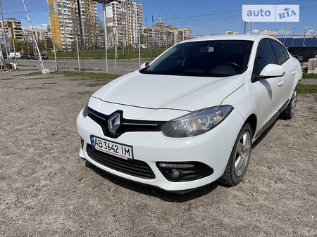 Renault Fluence 2015  випуску Київ з двигуном 1.6 л  седан механіка за 4500 долл. 