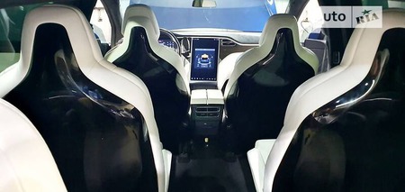 Tesla X 2016  випуску Вінниця з двигуном 0 л електро хэтчбек  за 62300 долл. 