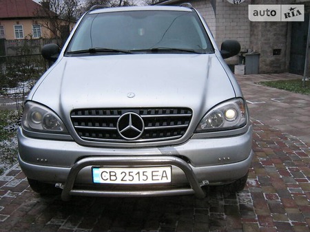 Mercedes-Benz ML 430 1999  випуску Чернігів з двигуном 4.3 л  позашляховик автомат за 7000 долл. 
