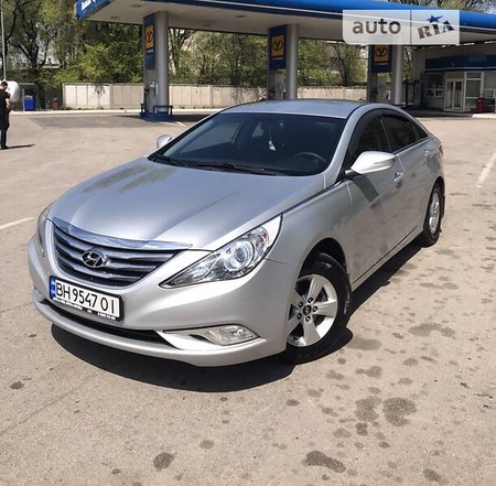 Hyundai Sonata 2013  випуску Запоріжжя з двигуном 2 л газ седан автомат за 9000 долл. 