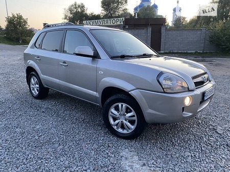 Hyundai Tucson 2009  випуску Київ з двигуном 2 л бензин позашляховик механіка за 7699 долл. 