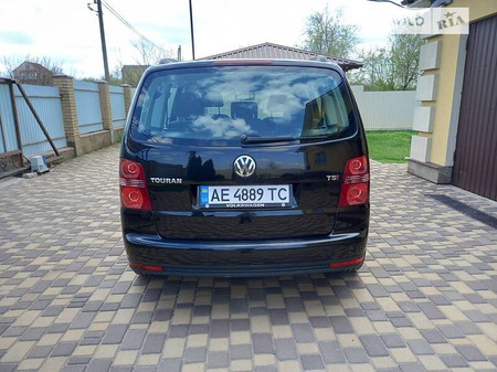 Volkswagen Touran 2007  випуску Дніпро з двигуном 1.4 л бензин мінівен механіка за 6900 долл. 