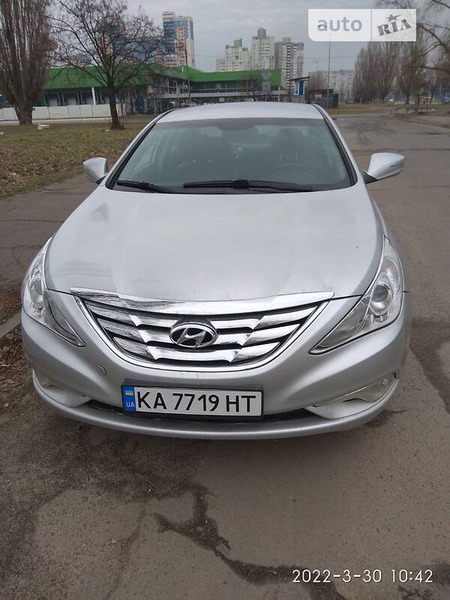 Hyundai Sonata 2015  випуску Київ з двигуном 2 л газ седан автомат за 8200 долл. 