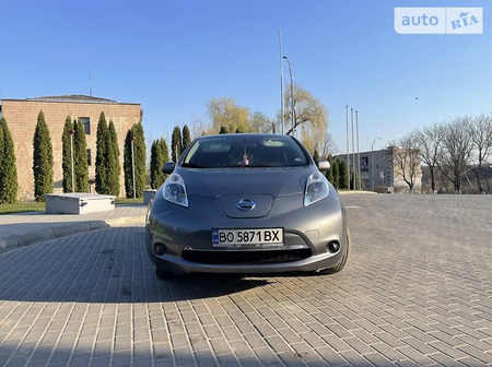 Nissan Leaf 2015  випуску Тернопіль з двигуном 0 л електро хэтчбек  за 10900 долл. 