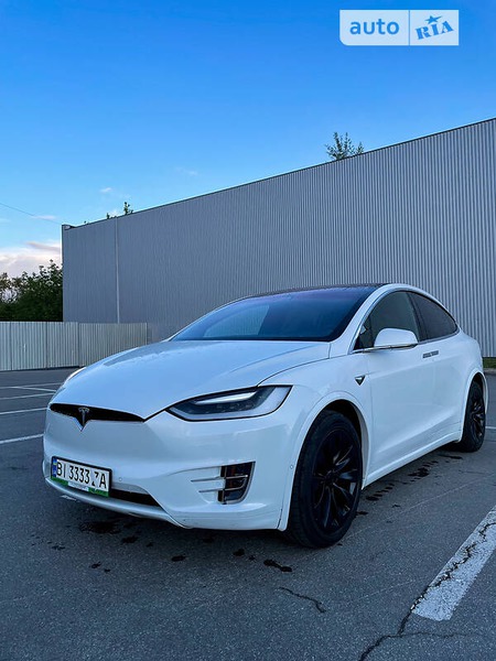 Tesla X 2017  випуску Полтава з двигуном 0 л електро позашляховик автомат за 49000 долл. 