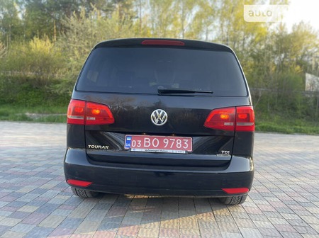 Volkswagen Touran 2012  випуску Тернопіль з двигуном 1.6 л дизель мінівен автомат за 10300 долл. 