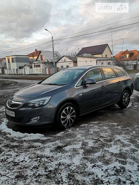Opel Astra 2011  випуску Київ з двигуном 2 л дизель універсал автомат за 5500 долл. 