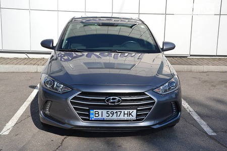 Hyundai Elantra 2017  випуску Полтава з двигуном 0 л бензин седан автомат за 14000 долл. 