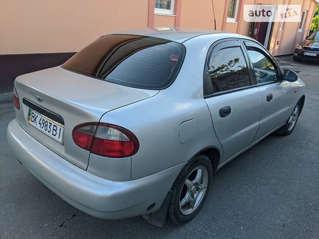 Daewoo Lanos 2004  випуску Рівне з двигуном 1.5 л  седан механіка за 2450 долл. 