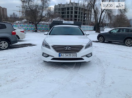 Hyundai Sonata 2017  випуску Київ з двигуном 2 л газ седан механіка за 9970 долл. 