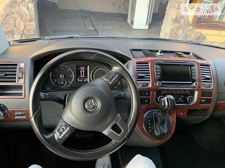 Volkswagen Caravelle 2014  випуску Київ з двигуном 2 л дизель мінівен автомат за 22900 долл. 