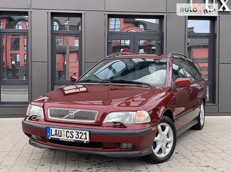 Volvo V40 1997  випуску Львів з двигуном 2 л бензин універсал автомат за 3950 долл. 