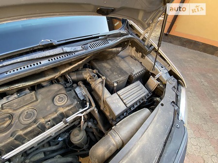 Volkswagen Caddy 2009  випуску Чернівці з двигуном 1.9 л  мінівен автомат за 7600 долл. 