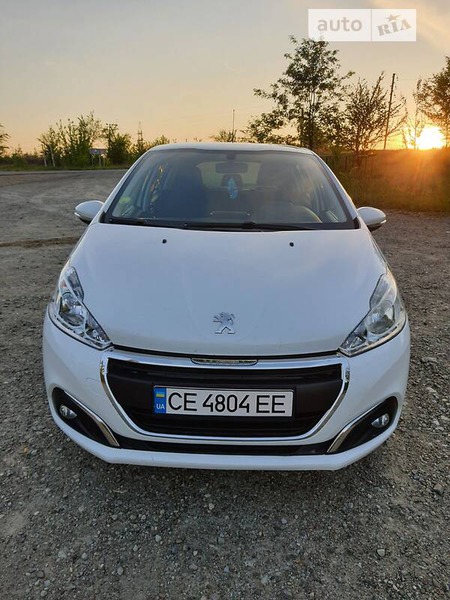 Peugeot 208 2018  випуску Чернівці з двигуном 1.6 л дизель хэтчбек механіка за 7999 долл. 