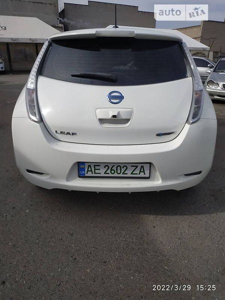 Nissan Leaf 2014  випуску Дніпро з двигуном 0 л електро седан автомат за 11000 долл. 