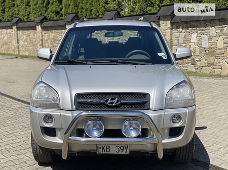 Hyundai Tucson 2006  випуску Івано-Франківськ з двигуном 2 л бензин позашляховик механіка за 6750 долл. 