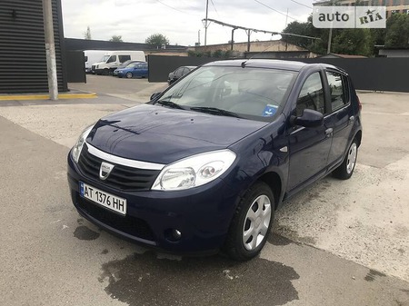 Dacia Sandero 2009  випуску Івано-Франківськ з двигуном 1.4 л бензин хэтчбек механіка за 3650 долл. 