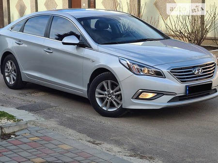 Hyundai Sonata 2014  випуску Одеса з двигуном 2 л газ седан автомат за 9999 долл. 