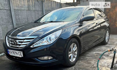 Hyundai Sonata 2013  випуску Київ з двигуном 2.4 л бензин седан автомат за 11200 долл. 