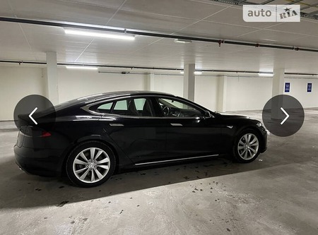 Tesla S 2014  випуску Рівне з двигуном 0 л електро седан автомат за 34000 долл. 