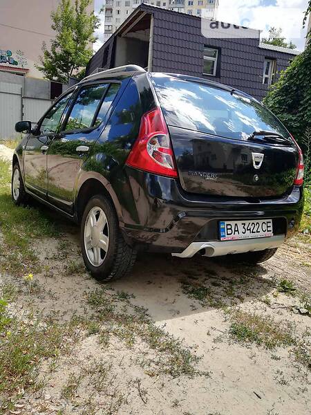 Dacia Sandero 2010  випуску Київ з двигуном 1.2 л бензин хэтчбек механіка за 5500 долл. 