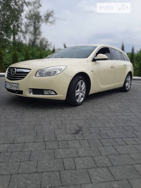 Opel Insignia 2011  випуску Івано-Франківськ з двигуном 2 л дизель універсал автомат за 6500 долл. 