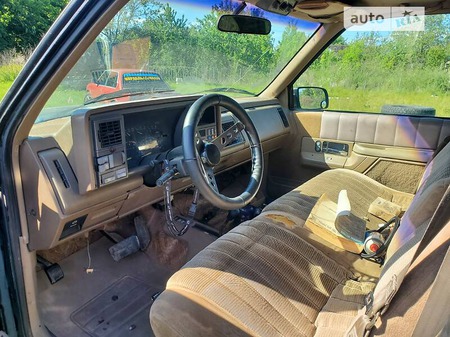 Chevrolet Suburban 1994  випуску Кропивницький з двигуном 5.7 л  позашляховик автомат за 7900 долл. 