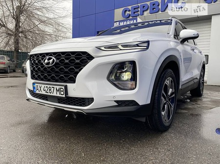 Hyundai Santa Fe 2018  випуску Полтава з двигуном 2.2 л дизель позашляховик автомат за 32900 долл. 