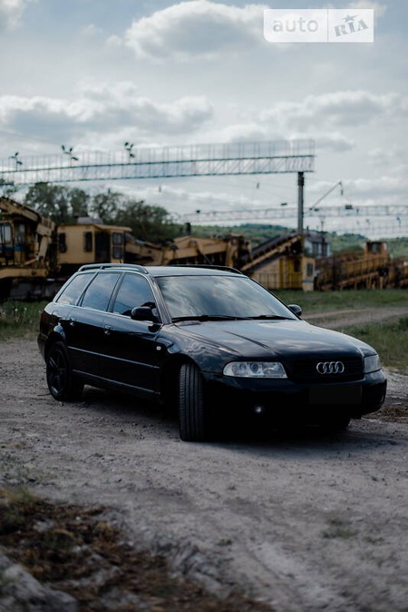 Audi A4 Limousine 2000  випуску Львів з двигуном 2.5 л дизель універсал автомат за 4000 долл. 