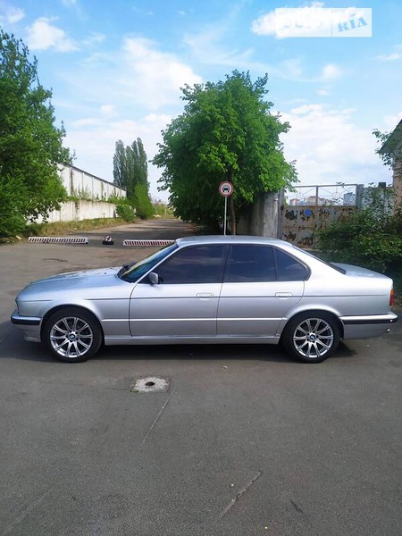 BMW 535 1990  випуску Київ з двигуном 3.5 л  седан механіка за 3100 долл. 