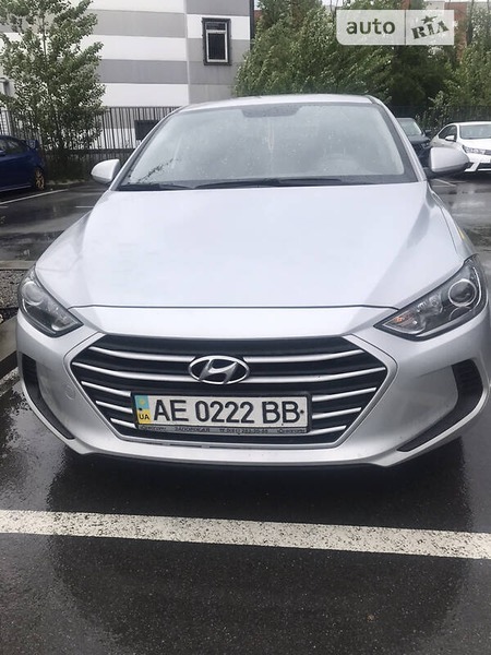 Hyundai Elantra 2017  випуску Київ з двигуном 1.6 л бензин седан механіка за 12200 долл. 