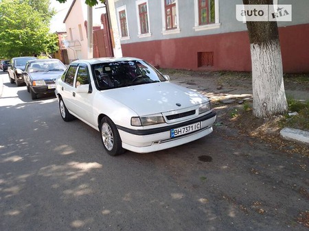 Opel Vectra 1991  випуску Одеса з двигуном 1.6 л бензин седан  за 1999 долл. 