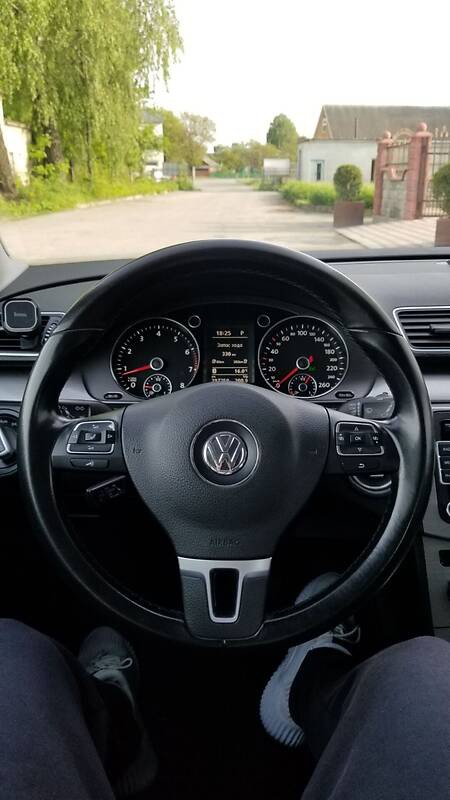 Volkswagen Passat 2012  випуску Рівне з двигуном 1.4 л  універсал автомат за 8900 долл. 