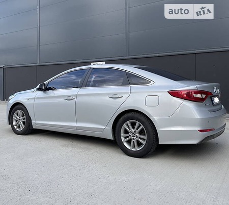 Hyundai Sonata 2015  випуску Київ з двигуном 2 л газ седан автомат за 8250 долл. 