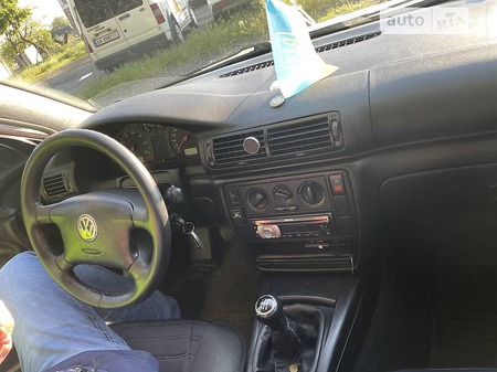 Volkswagen Passat 1999  випуску Київ з двигуном 1.6 л  седан механіка за 2500 долл. 