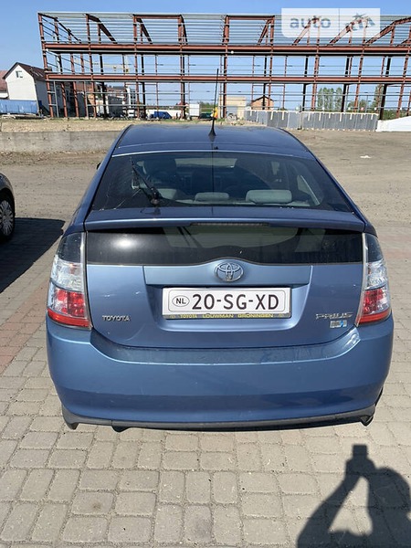 Toyota Prius 2006  випуску Луцьк з двигуном 1.5 л гібрид седан автомат за 6800 долл. 