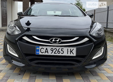 Hyundai i30 2013  випуску Черкаси з двигуном 1.6 л дизель універсал механіка за 8400 долл. 