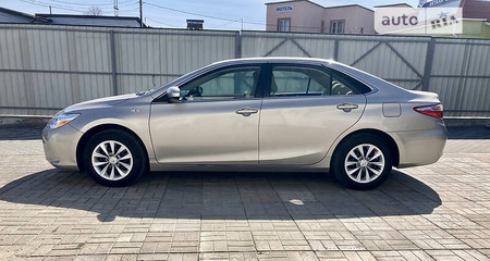 Toyota Camry 2016  випуску Суми з двигуном 2.5 л бензин седан автомат за 12800 долл. 