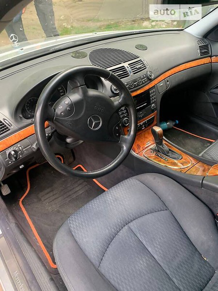 Mercedes-Benz E 220 2003  випуску Київ з двигуном 2.2 л дизель седан автомат за 6300 долл. 