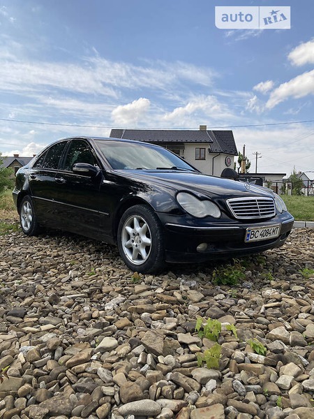 Mercedes-Benz C 270 2001  випуску Львів з двигуном 2.7 л дизель седан автомат за 3450 долл. 