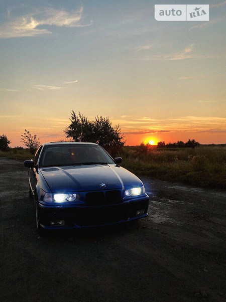 BMW 325 1992  випуску Дніпро з двигуном 0 л бензин седан механіка за 4300 долл. 