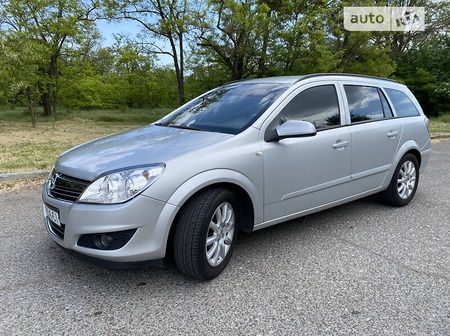 Opel Astra 2008  випуску Одеса з двигуном 1.6 л  універсал автомат за 5500 долл. 