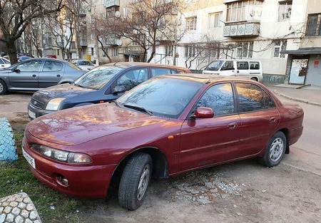 Mitsubishi Galant 1992  випуску Одеса з двигуном 0 л бензин седан механіка за 2400 долл. 