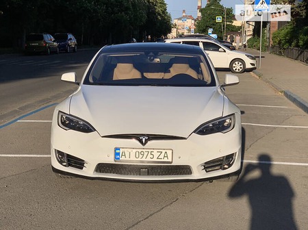 Tesla S 2015  випуску Івано-Франківськ з двигуном 0 л електро седан  за 36500 долл. 