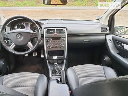 Mercedes-Benz B 180 2008  випуску Чернівці з двигуном 1.8 л  універсал механіка за 5100 долл. 