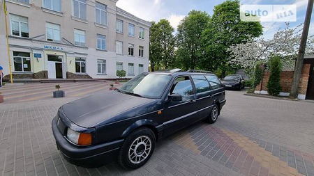 Volkswagen Passat 1991  випуску Луцьк з двигуном 0 л бензин універсал механіка за 1550 долл. 