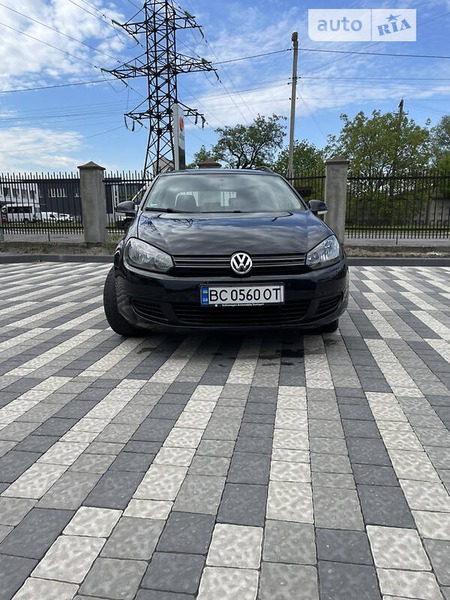 Volkswagen Golf 2011  випуску Львів з двигуном 2 л дизель універсал механіка за 10500 долл. 