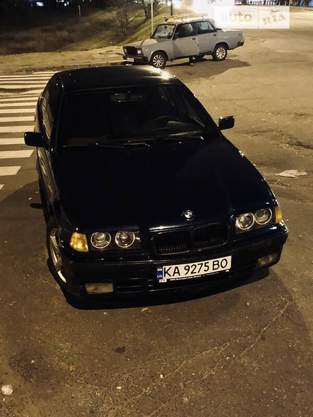 BMW 316 1994  випуску Київ з двигуном 1.6 л бензин седан механіка за 2800 долл. 