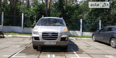 Hyundai H-1 2006  випуску Київ з двигуном 0 л дизель мінівен механіка за 6000 долл. 