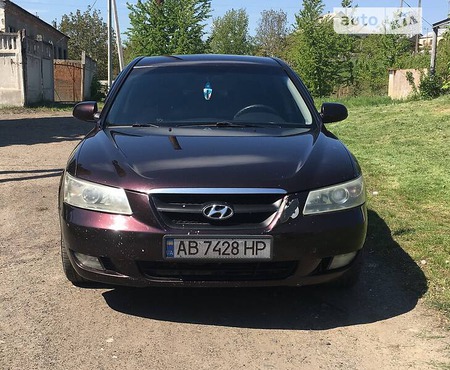 Hyundai Sonata 2007  випуску Вінниця з двигуном 2 л  седан механіка за 7000 долл. 